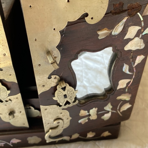 Vintage antique jewelry box from China - - Picture 4 of 13